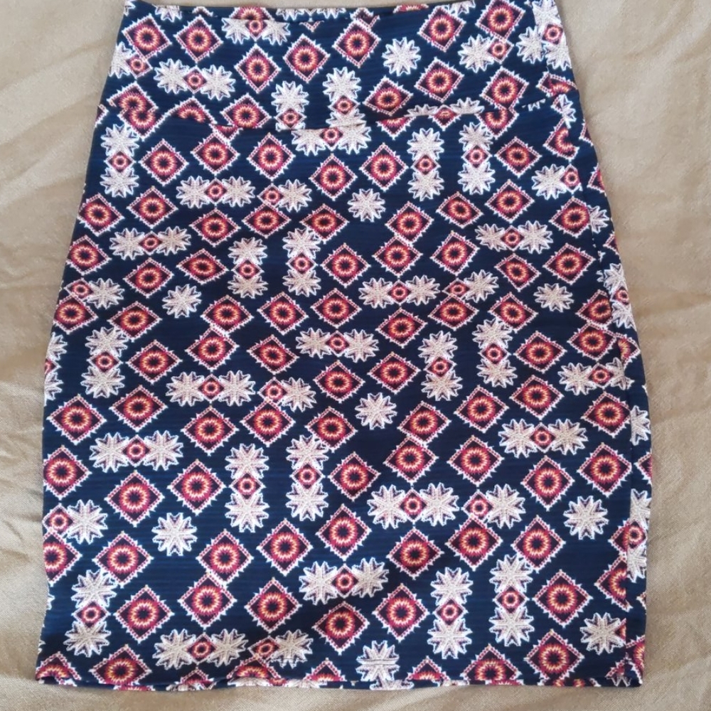 Gently Worn LuLaRoe Cassie Skirt Size L